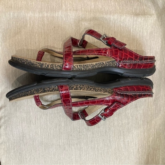 ECCO Sz 41 Croc Pattern Slip On Thong Strappy Casual Dressy Sandals - Picture 5 of 9